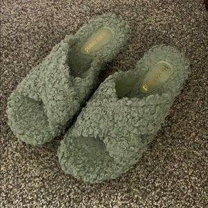 he xin brand slippers